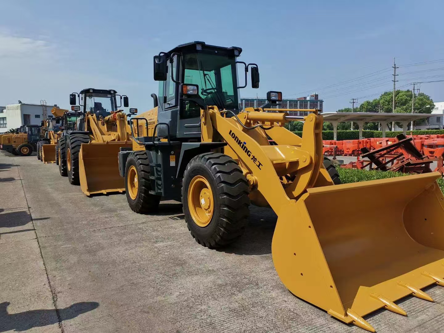 Wheel loader operating with heavy-duty off-the-road tires